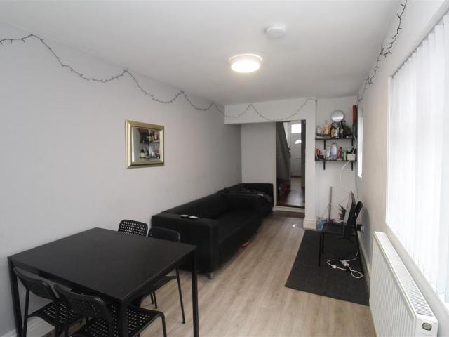 Miskin Street, Cardiff CF24 5 bed house to rent £2,900 pcm £669 pw