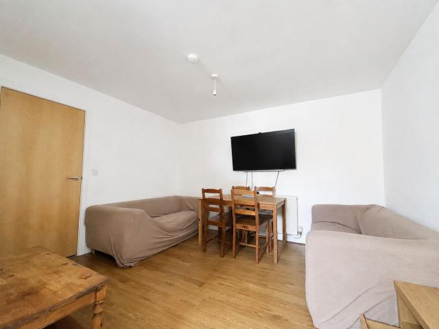 Miskin Street, Cathays CF24, 5 bed flat to rent, £2,400 pcm | PrimeLocation