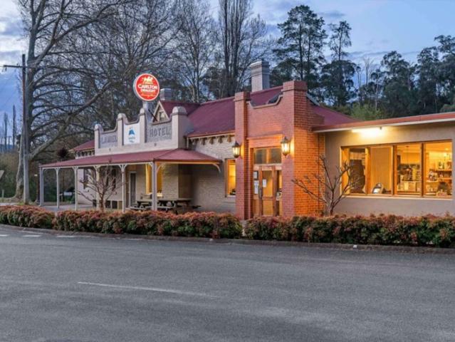 Mitta Pub