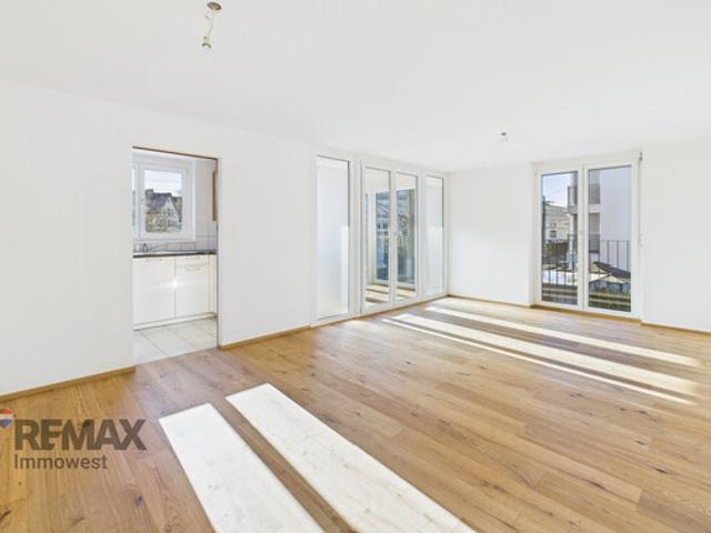 Mitten drin & lichtdurchflutet: Helle 3 Zimmer Wohnung mit Wintergarten