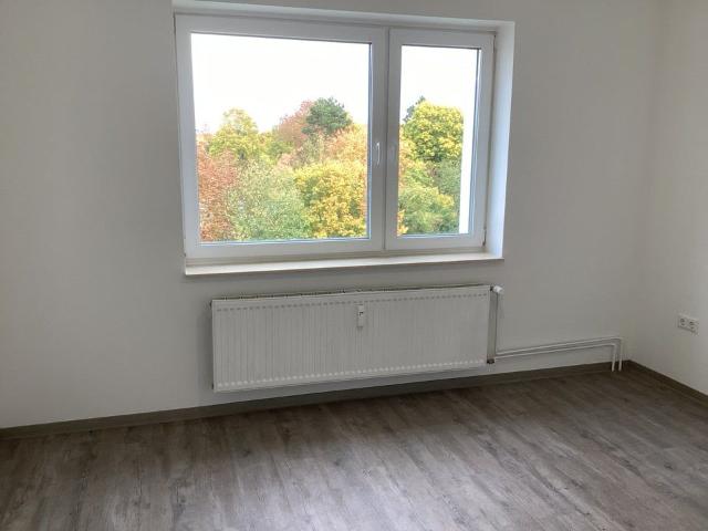 Mitten drin statt nur dabei: sanierte 3 Zimmer Wohnung mit Balkon, sofort anmietbar!
