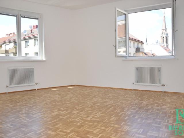 Mitten im 3.! Top renovierte Wohnung in begehrter, ruhiger Lage!