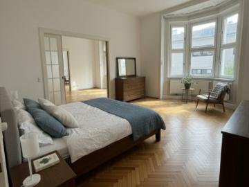 Unglaubliche RAUMHÖHE I Mitten im 7ten I Altbau I Zieglergasse I Balkon I AC