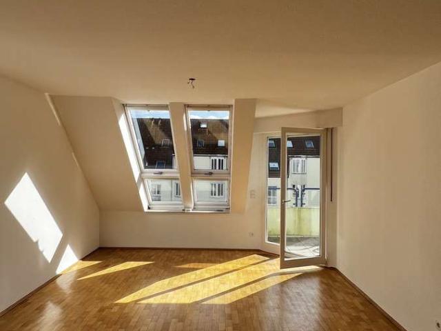 Mitten im Grün und dennoch Zentral 3 Zimmer mit Balkon