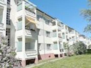 Mitten im Grünen & absolut ruhig: 2 Zi. Wohnung mit Balkon u. Wanne