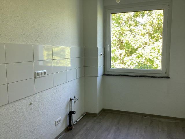 Mitten im Grünen! Schöne 3 Zimmer Wohnung mit Balkon