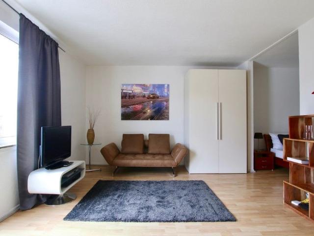 Mitten im Quartier Latäng Schickes Apartment mit Balkon