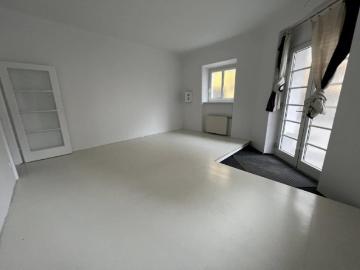 Mitten im wirtschaftlichen Herzen von Simmering nahe U3 Enkplatz: 6 Zimmer inkl. Büro mit sehr guter Rendite!