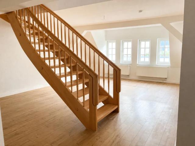 Mitten im Zentrum Helle 3 Zimmer Maisonette Wohnung mit Laubengang und kleiner Garage