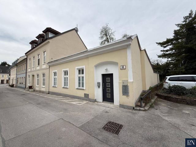 Mitten in Baden: Stadthaus mit Entwicklungspotenzial