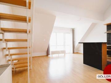 Mitten in der schönen Rosenau! Ganz oben über 2 Etagen mit Sonnenbalkon!