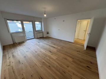 Mitten in Köln: Hochwertig kernsanierte Wohnung mit eigenem Parkplatz