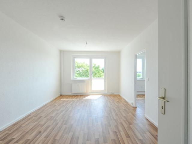 Mittele Etage, großer Balkon, Bad mit Dusche
