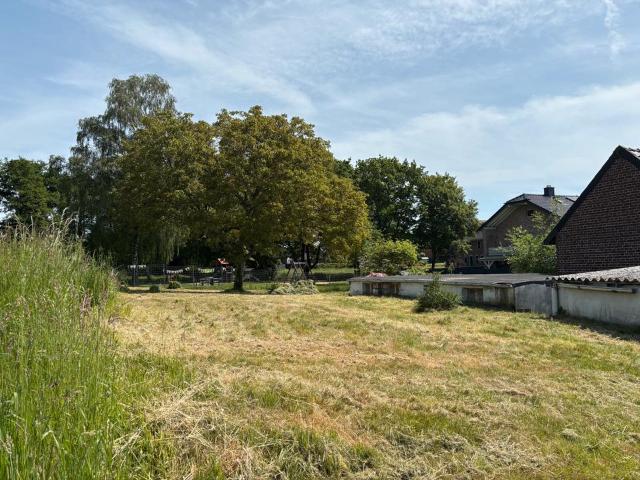 Mit Apartmenthaus 5 WE – teils möbliert – bebautes Grundstück