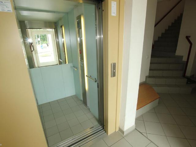 Mit Aufzug! Schicke 2 Raum Wohnung mit Dusche und Wanne im Zentrum von Gera