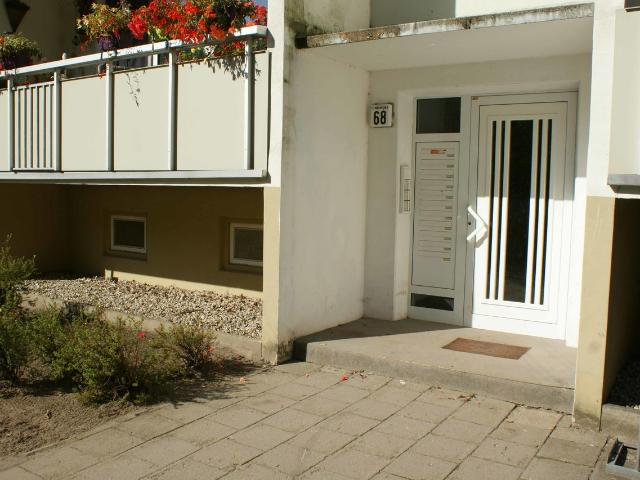mit badewanne und balkon.
