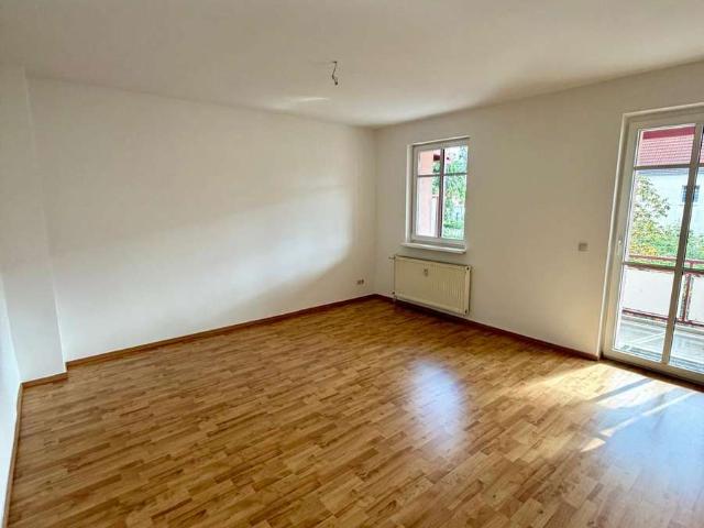 mit Balkon großzügige 2 Zi. Wohnung im Zentrum