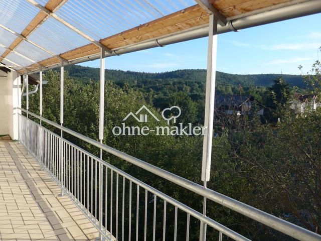 mit Balkon: helle großzügige Wohnung: 3 Zimmer + Wohnküche + Bad + ca 80qm Speicher