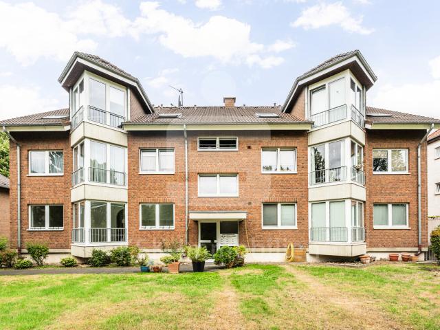 Mit Balkon und Tiefgarage ruhig gelegene Wohnung in beliebter Lage