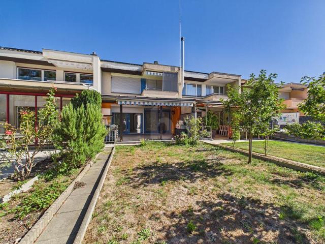 MIT GARTEN UND GENUG PLATZ FÜR DIE GANZE FAMILIE