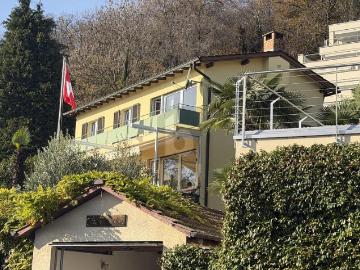 MIT GARTEN UND SWIMMINGPOOL