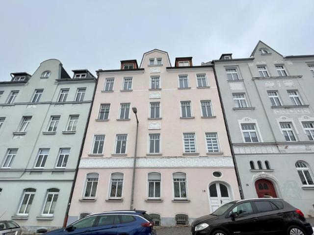 Mit großer Terrasse: tolle 3 Raum Wohnung!