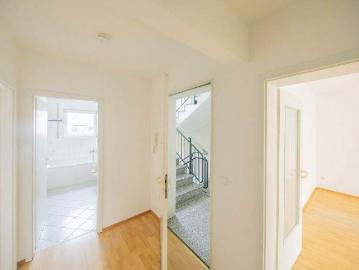 Mit großer Terrasse Bezugsfreie 3 Zi Whg mit EBK inkl. 1 PKW Stellplatz