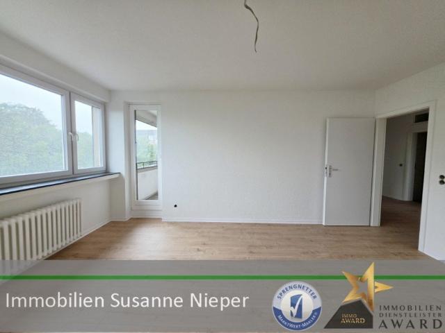 Lichthelle 2 Zimmerwohnung mit Aufzug und Balkon. Dieses Jahr mieten und 2 Kaltmieten sparen! 8.OGWE38ReHi