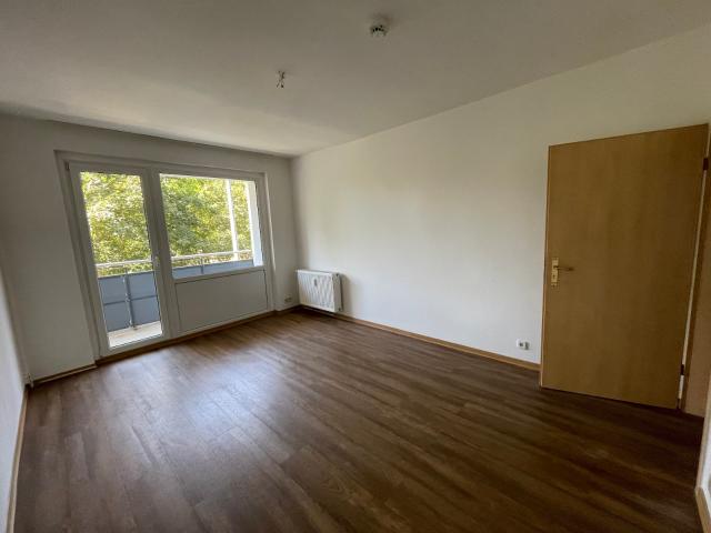 Mit Einbauküche! 4 Zimmer Wohnung mit Balkon sucht Nachmieter!