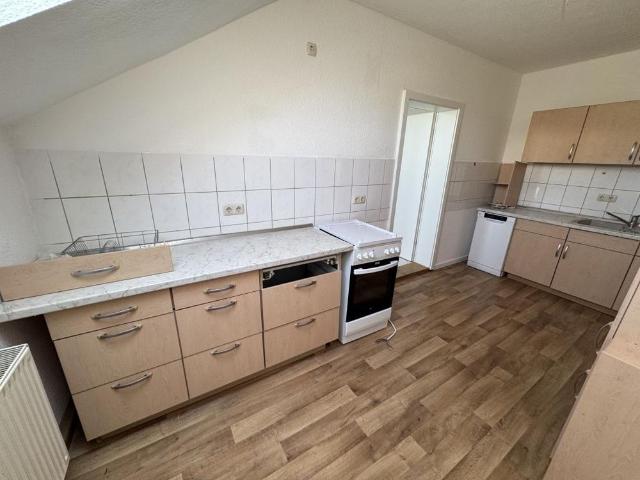 Mit Einbauküche! Preiswerte 2 DG Zimmer Wohnung im Zentrum von Weida!