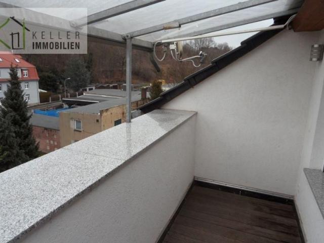 MIT EINBAUKÜCHE und BALKON 3 R Dachgeschosswohnung, Tageslichtbad mit Dusche PLUS Wanne, schöner Gemeinschaftsgarten