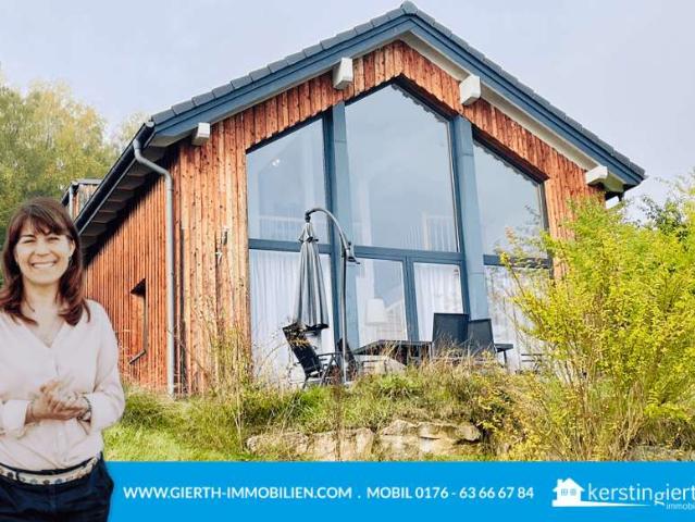 Mit Erstwohnsitz: Großzügiger Bungalow mit Galerie im Feriendorf Obernsees