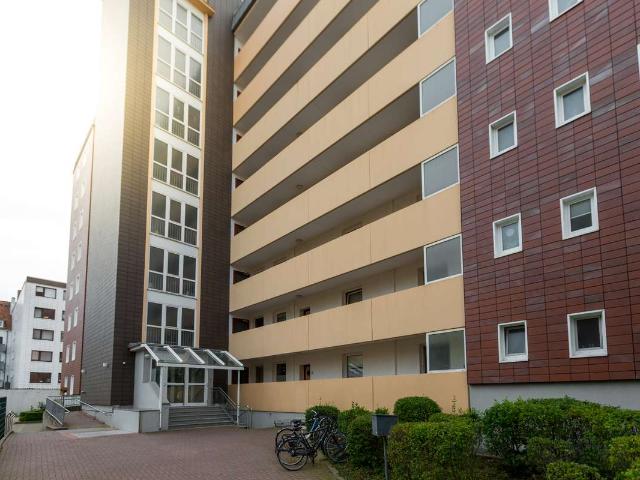 Mit Fahrstuhl, Hafenblick & verglastem Balkon! Renovierte 4 Zimmer Wohnung in Bremerhaven Lehe!