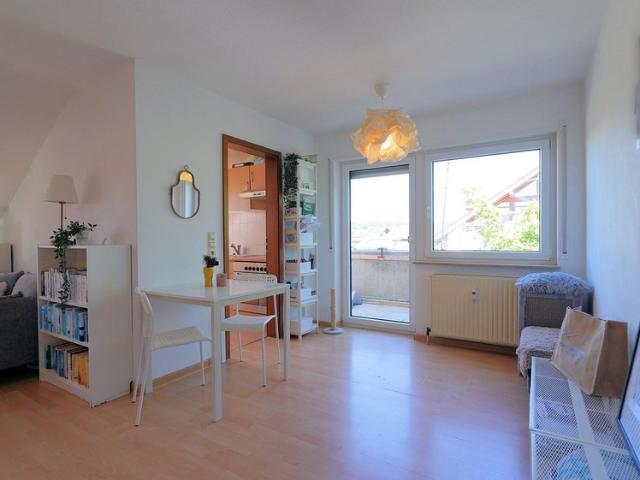 Mit frischen Ideen zum Wohntraum – 2 Zimmer mit Westbalkon und schönem Weitblick