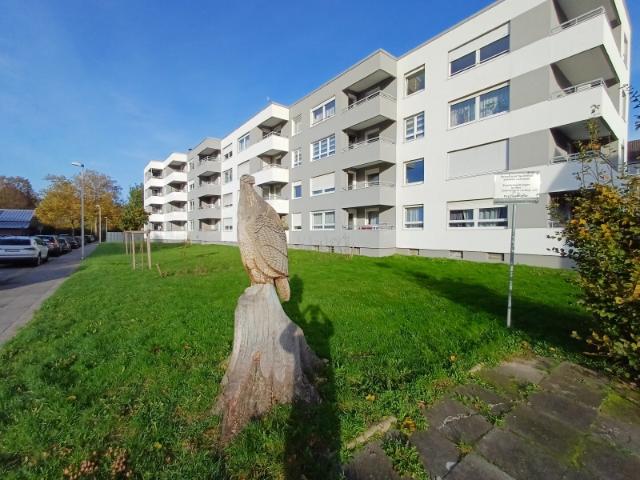 Mit Loggia und großem Wohnzimmer