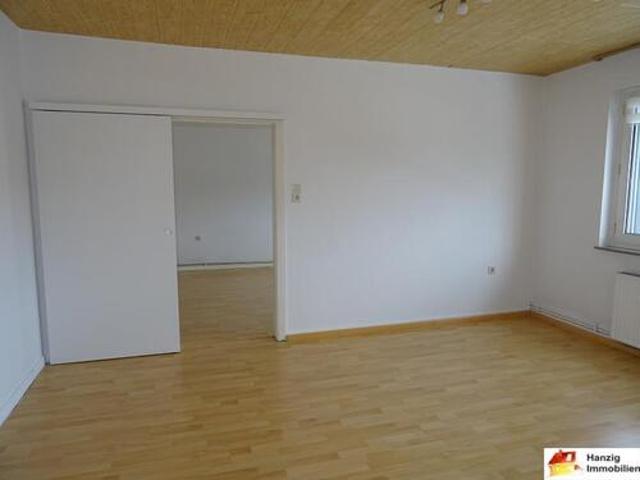 Mit Laminatboden! 3 4 Zimmer Wohnung im 5 Familienhaus in Bielefeld Ubbedissen!