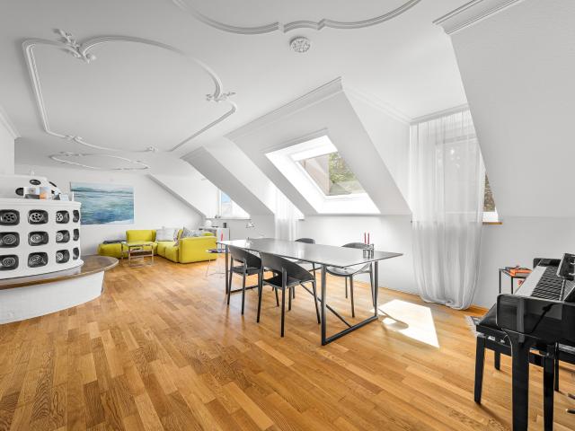 Mit Liebe zum Detail stilvoll sanierte 2,5 Zimmer Wohnung mit Charakter