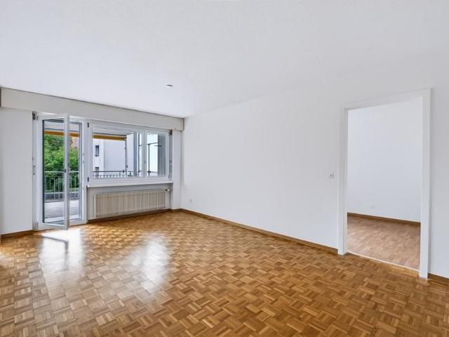 Mit Lift, Geschirrspüler, gedecktem Balkon und vielem Mehr!