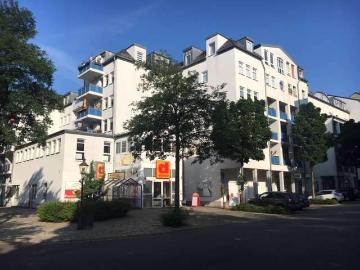 Mit Lift ins 5.OG * Laminat * Loggia * Wanne + TG Stellplatz