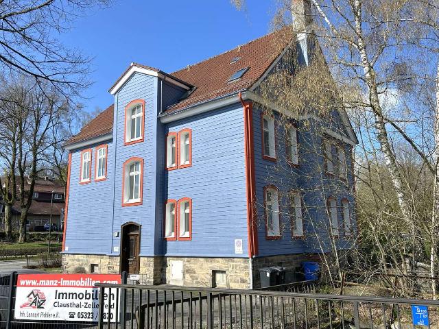 Mit neuer Einbauküche: attraktive 2 Zimmer Wohnung mit Pkw Stellplatz