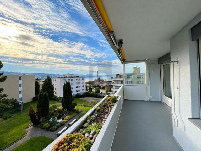 MIT SEEBLICK AN RUHIGER LAGE
