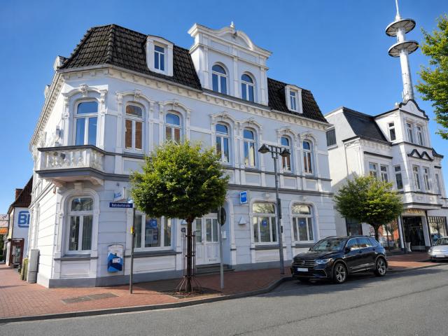 Mit Stil & Geschichte: Charaktervolle Altbauvilla in zentraler Lage von Nordenham!