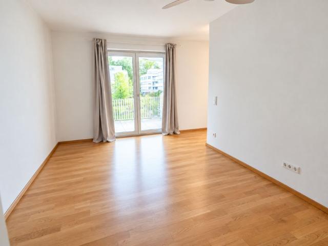 Mit Rheinblick: Hochwertige 2 Zimmer Wohnung, Wellness im Haus