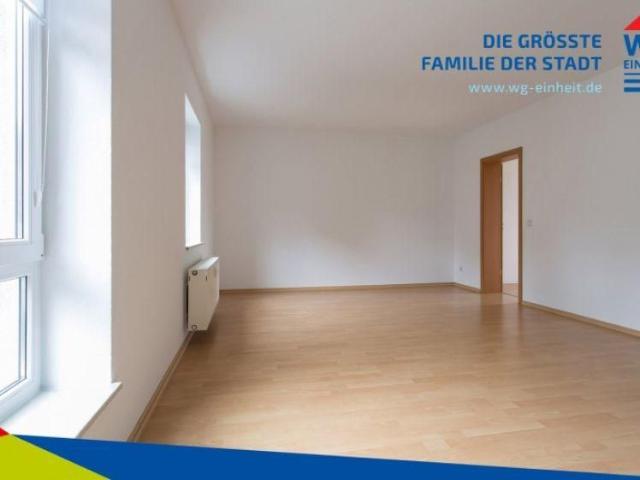 Mit riesigem Wohnzimmer + Tiefgarage schöne 2 Raum in dörflicher Lage