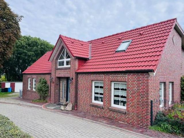 Mit Weitblick! Geräumiges und gepflegtes Einfamilienhaus mit Garage und Garten