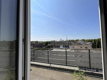 Mit zwei großen Balkonen großzügige 2 Zimmer Wohnung voll renoviert und barrierearm