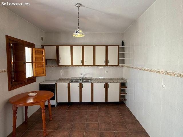 Mitad de pareado en Álora, dividida en dos encantadoras viviendas rústicas