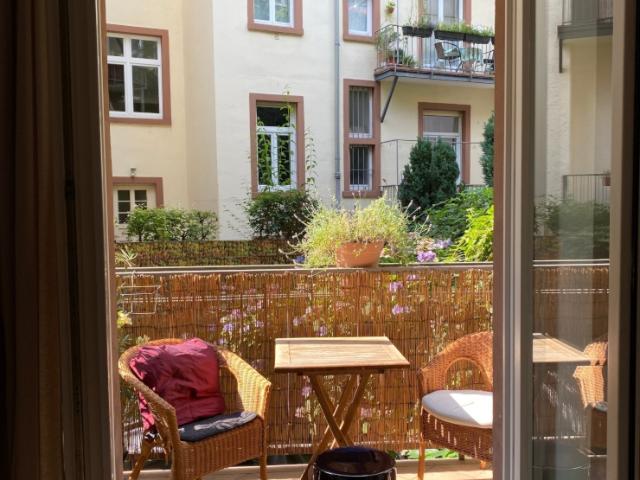 Mitbewohnerin Gesucht, Möb. Wohnung im Nordendost, Frankfurt Verfügbar 6 Monate
