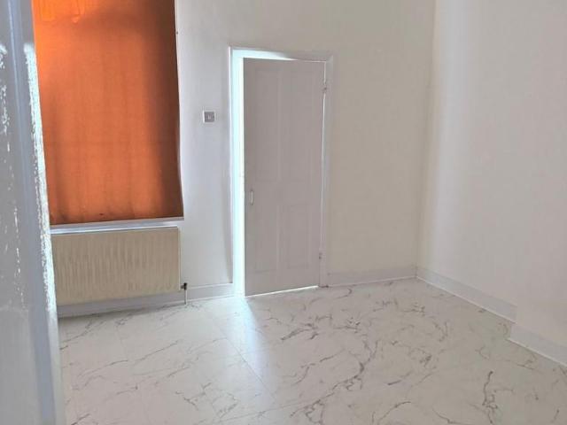 Mitcham CR4 3 bed terraced house to rent £2,450 pcm £565 pw