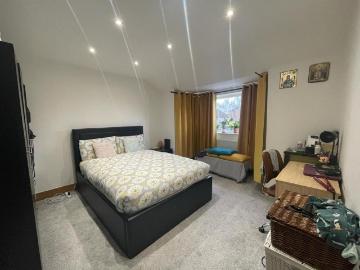 Mitcham CR4 3 bed apartment to rent £1,900 pcm £438 pw